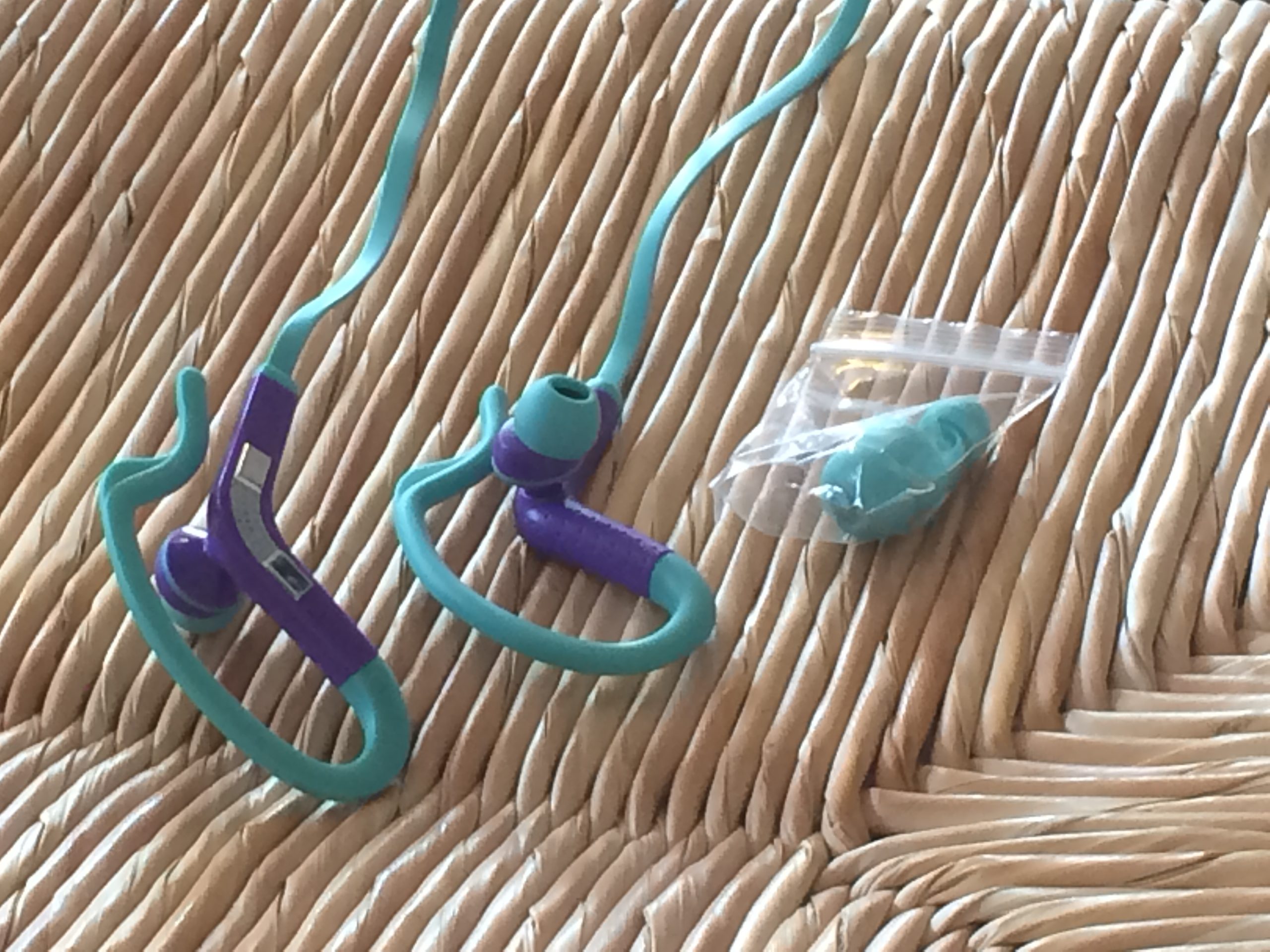 Review on Aduro Sport EC10 Sweatproof Stereo Earbuds w/ Mic: Turquoise